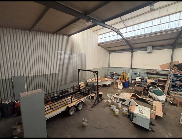 410M² WAREHOUSE TO LET IN STRAND INDUSTRIA